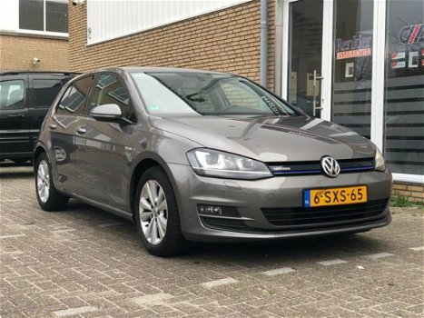 Volkswagen Golf - 1.6 TDI Highline BlueMotion - 1