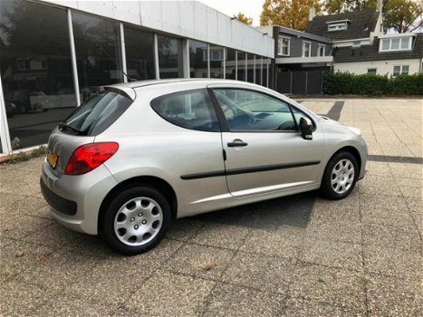 Peugeot 207 - 1.4-16V XR - 1