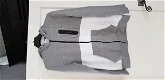 H&M grijs wit vest met capuchon maat 170/14 jaar - 1 - Thumbnail