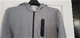 H&M grijs wit vest met capuchon maat 170/14 jaar - 2 - Thumbnail