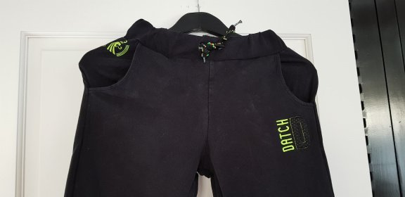 Datch Gym zwarte joggingbroek met neon gele print maat 140/146 - 2
