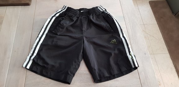 Adidas zwart gym sport broekje maat 146/152 - 1