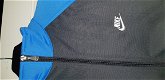 Nike trainingsjack licht blauw met grijs maat 158/170 - 3 - Thumbnail