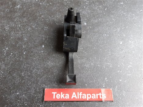 Alfa Romeo 33 / Alfasud Achterbank Hendel Rechts 542900 / 60504508 NOS - 3