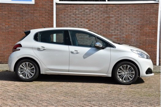 Peugeot 208 - ALLURE 1.2 PURETECH 82PK | ARMSTEUN | NAVIGATIE - 1