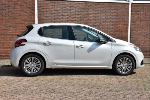 Peugeot 208 - ALLURE 1.2 PURETECH 82PK | ARMSTEUN | NAVIGATIE - 1