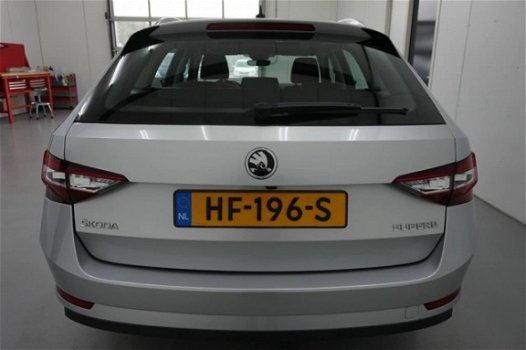 Skoda Superb Combi - 1.6 TDI Style Business / Panorama / Achteruitrijcamera / Stoelverwarming - 1