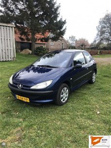 Peugeot 206 - 1.4 Gentry NAP/AIRCO/NWE APK/NETTE AUTO/LAGE KM STAND
