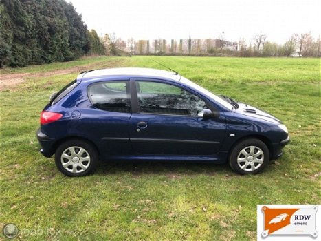 Peugeot 206 - 1.4 Gentry NAP/AIRCO/NWE APK/NETTE AUTO/LAGE KM STAND - 1