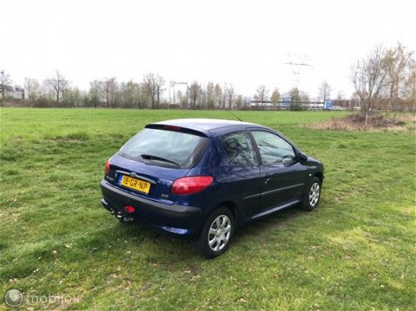 Peugeot 206 - 1.4 Gentry NAP/AIRCO/NWE APK/NETTE AUTO/LAGE KM STAND - 1