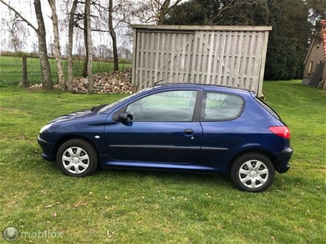 Peugeot 206 - 1.4 Gentry NAP/AIRCO/NWE APK/NETTE AUTO/LAGE KM STAND - 1