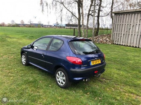 Peugeot 206 - 1.4 Gentry NAP/AIRCO/NWE APK/NETTE AUTO/LAGE KM STAND - 1