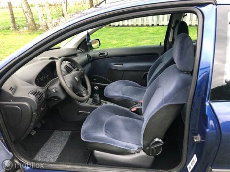 Peugeot 206 - 1.4 Gentry NAP/AIRCO/NWE APK/NETTE AUTO/LAGE KM STAND - 1