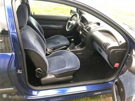 Peugeot 206 - 1.4 Gentry NAP/AIRCO/NWE APK/NETTE AUTO/LAGE KM STAND - 1