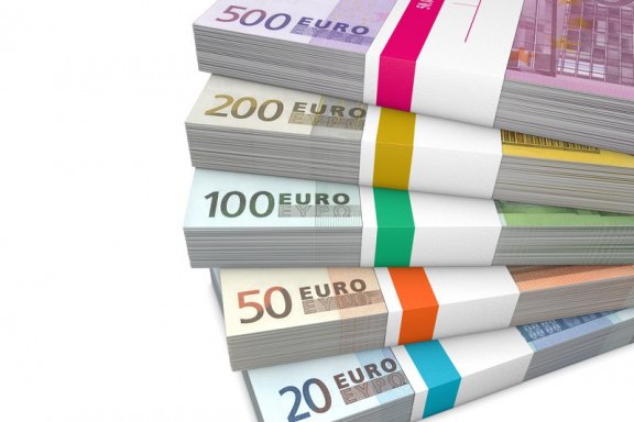 .Wikkels om Euro bankbiljetten snel te verpakken. - nr. 1