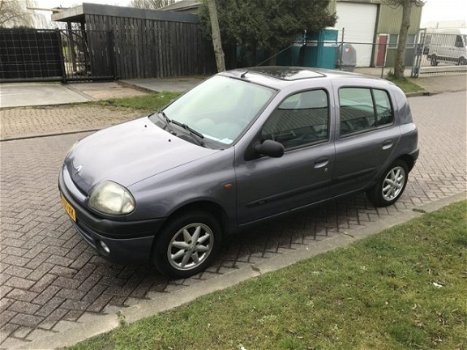 Renault Clio - 1.2 MTV 5 deurs slechts 146.000km - 1