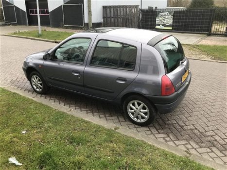 Renault Clio - 1.2 MTV 5 deurs slechts 146.000km - 1