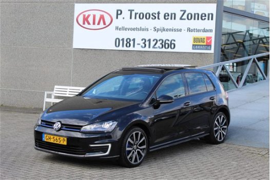 Volkswagen Golf - 1.4 TSI GTE 7% BIJTELLING Navigatie/Panoramadak/Xenon + Led/Pdc voor achter/Keyles - 1