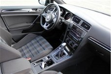 Volkswagen Golf - 1.4 TSI GTE 7% BIJTELLING Navigatie/Panoramadak/Xenon + Led/Pdc voor achter/Keyles