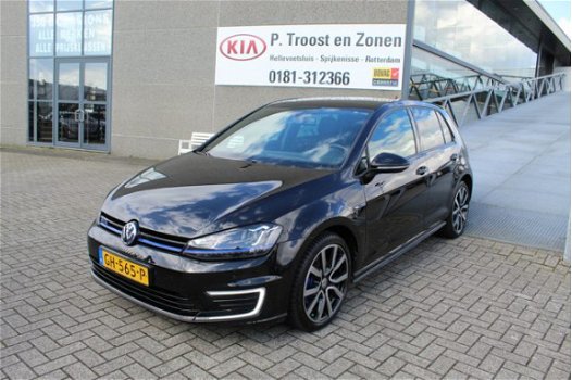 Volkswagen Golf - 1.4 TSI GTE 7% BIJTELLING Navigatie/Panoramadak/Xenon + Led/Pdc voor achter/Keyles - 1