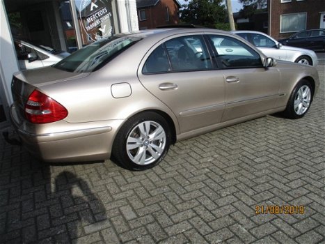 Mercedes-Benz E-klasse - 2.6 E240 SEDAN AUT Elegance /YOUNGTIMER - 1