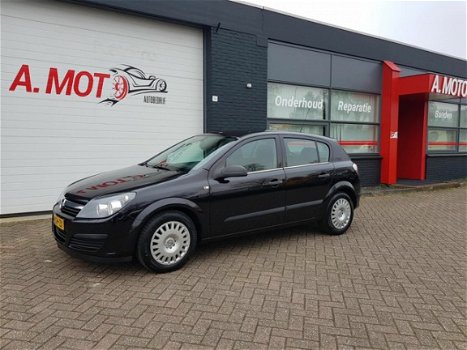 Opel Astra - 1.6 Essentia NETTE AUTO , RIJDT SCHAKELT , AIRCO .TREKHAAK - 1