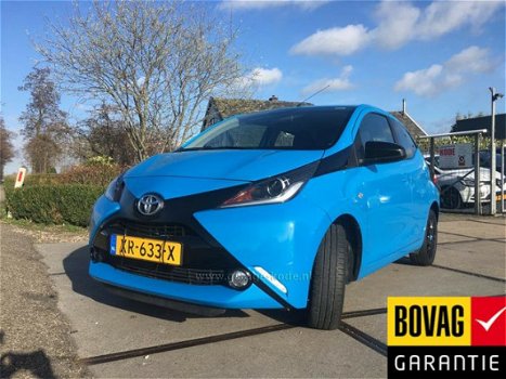 Toyota Aygo - 1.0 VVT-i x-play Airco | Cruise control | achteruitrijcamera | Navigatie | 5DRS - 1