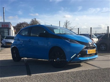 Toyota Aygo - 1.0 VVT-i x-play Airco | Cruise control | achteruitrijcamera | Navigatie | 5DRS - 1