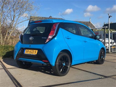 Toyota Aygo - 1.0 VVT-i x-play Airco | Cruise control | achteruitrijcamera | Navigatie | 5DRS - 1