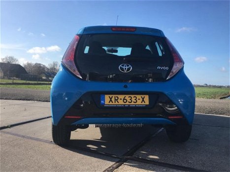 Toyota Aygo - 1.0 VVT-i x-play Airco | Cruise control | achteruitrijcamera | Navigatie | 5DRS - 1