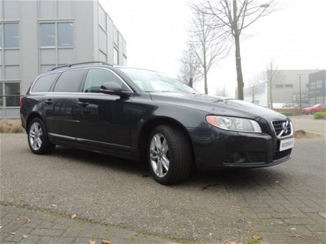 Volvo V70 - D5 215pk Aut. Summum/Leder/Schuifdak/Afn trekhaak - 1