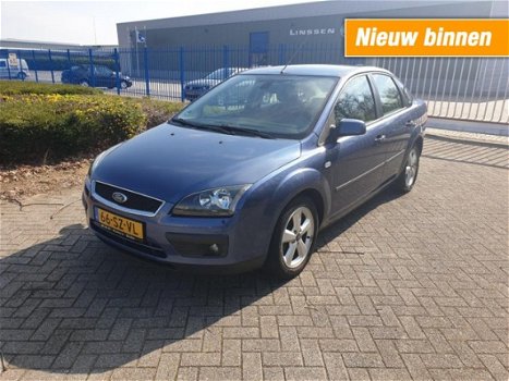 Ford Focus - 1.6 16V FUTURA SEDAN AIRCO - 1