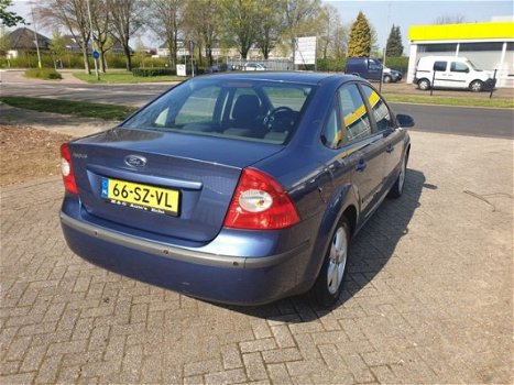 Ford Focus - 1.6 16V FUTURA SEDAN AIRCO - 1