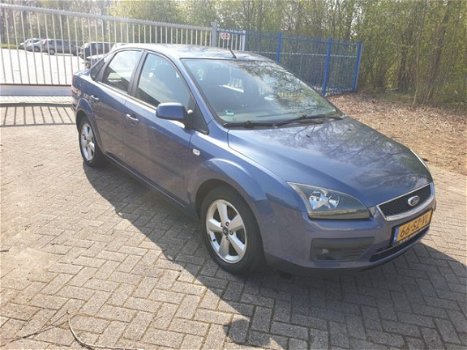 Ford Focus - 1.6 16V FUTURA SEDAN AIRCO - 1