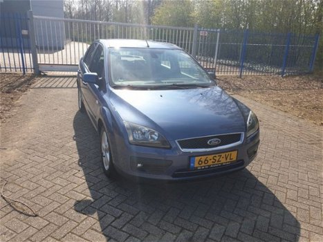 Ford Focus - 1.6 16V FUTURA SEDAN AIRCO - 1