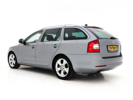 Skoda Octavia Combi - 1.2 TSI Elegance Business Line *VOLLEDER+NAVI+XENON+CRUISE+PDC+17'ALU - 1