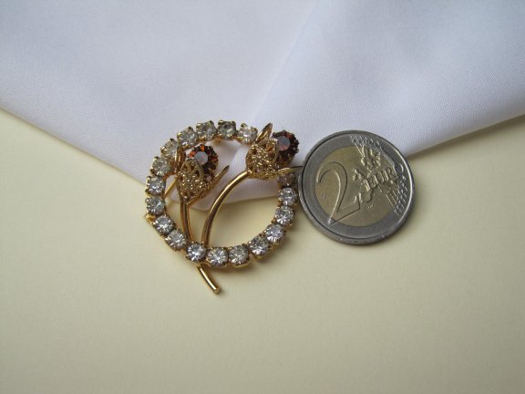 Broche goudkleurig bloemtakje in rijnsteen cirkel met twee - Afbeelding 4