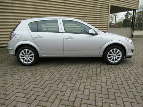 Opel Astra - 1.6 Edition 5 deurs [ ecc, audio, lmv, cruise ] - 1