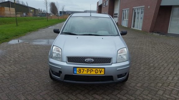 Ford Fusion - 1.6-16V Fusion+ - 1