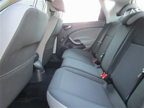 Seat Ibiza - 1.0 TSi 95 pk Style Connect / Navigatie / LED / Parkeersensoren - 1
