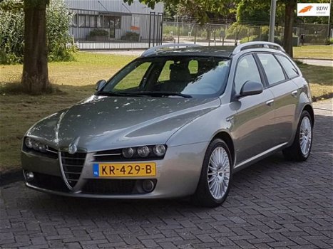 Alfa Romeo 159 Sportwagon - 1.9 JTD Q-Tronic TI AUT/ NIEUW APK/ AIRCO/ LEDER/ PDC/ ZEER NETTE AUTO - 1