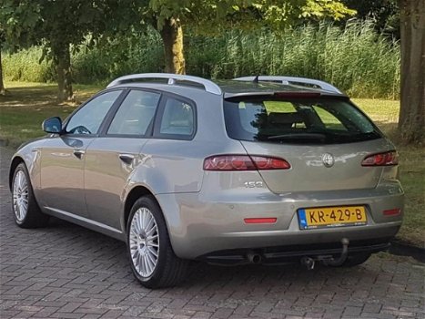 Alfa Romeo 159 Sportwagon - 1.9 JTD Q-Tronic TI AUT/ NIEUW APK/ AIRCO/ LEDER/ PDC/ ZEER NETTE AUTO - 1