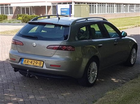 Alfa Romeo 159 Sportwagon - 1.9 JTD Q-Tronic TI AUT/ NIEUW APK/ AIRCO/ LEDER/ PDC/ ZEER NETTE AUTO - 1