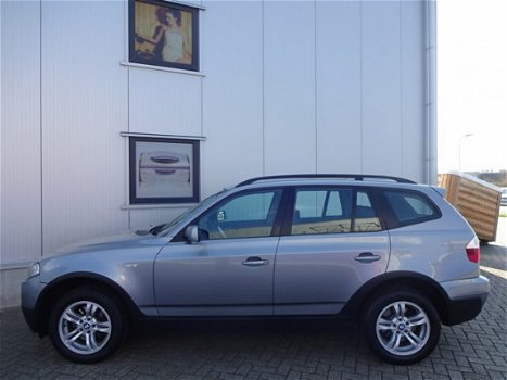 BMW X3 - 2.0i Introduction +NAP Nieuwstaat LM 17'' Panorama-dak Trekhaak - 1