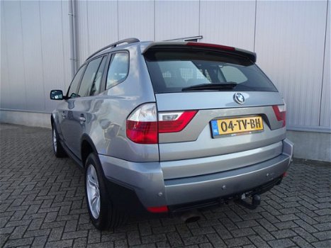 BMW X3 - 2.0i Introduction +NAP Nieuwstaat LM 17'' Panorama-dak Trekhaak - 1