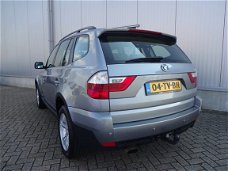 BMW X3 - 2.0i Introduction +NAP Nieuwstaat LM 17'' Panorama-dak Trekhaak