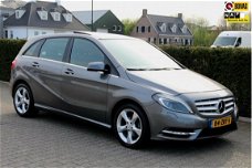 Mercedes-Benz B-klasse - 180 Ambition Aut Panoramadak Xenon Navi ECC PDC Cruise Chroom LMV Zeer nett