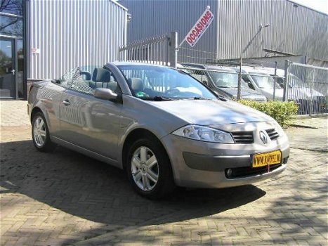 Renault Mégane coupé cabriolet - 1.6-16V Privilège Comfort 115d km nap airco sturbekr nieuwe apk - 1