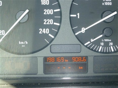 BMW X5 - 3.0d young timer origineel 198000 km apk tot 20-12-2020 - 1