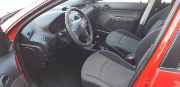 Peugeot 206 - 1.4 One-line Nieuwe apk/Nieuwe achteras - 1